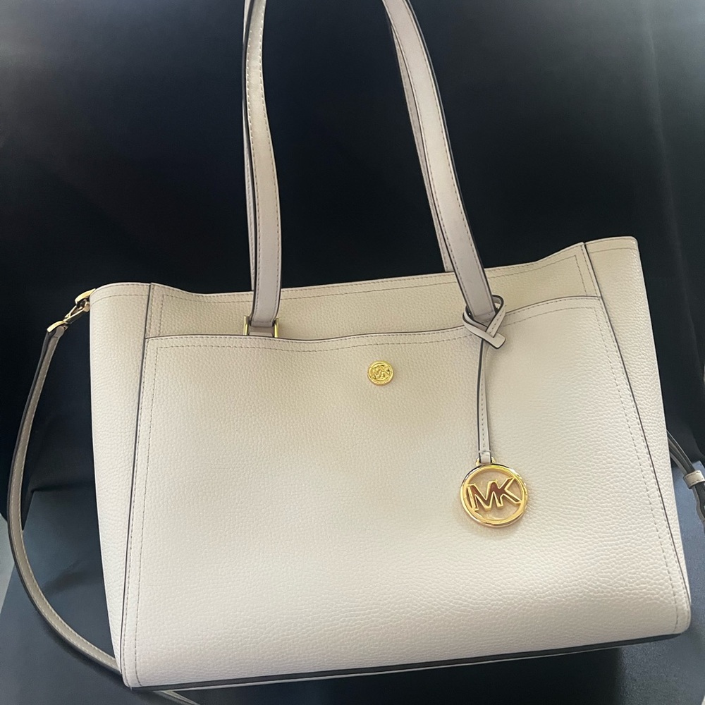 Michael Kors 3in1 Maisie tote in great condition.